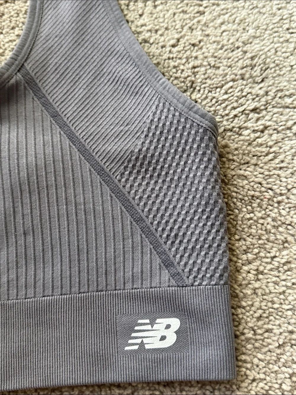 New Balance Front-Zip Racerback Sports Bra! - Picture 3 of 8